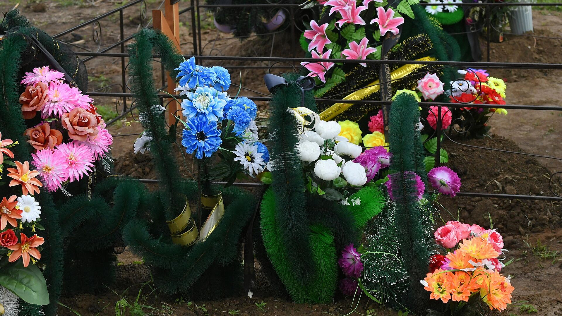 Епископ призвал россиян не приносить на могилы алкоголь и сигареты