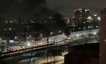 Загоревшийся на проспекте Багратиона в Москве автомобиль потушили