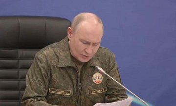 Группировки "Южная" и "Центр" продолжают движение на запад, заявил Путин