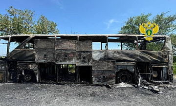 В Дагестане загорелся пассажирский микроавтобус