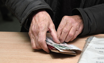 Бабушкам Кировской области будут платить "зарплату" за уход за внуками