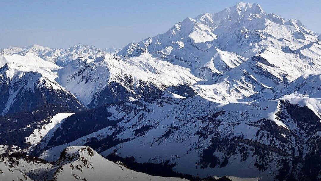 Альпинисты из Казахстана впервые преодолели сложнейший маршрут в Альпах