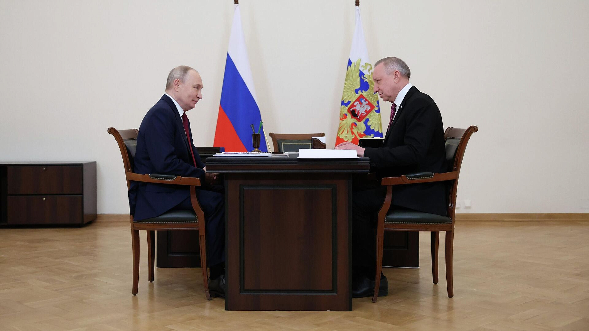 Беглов рассказал Путину о создании новых разводных мостов