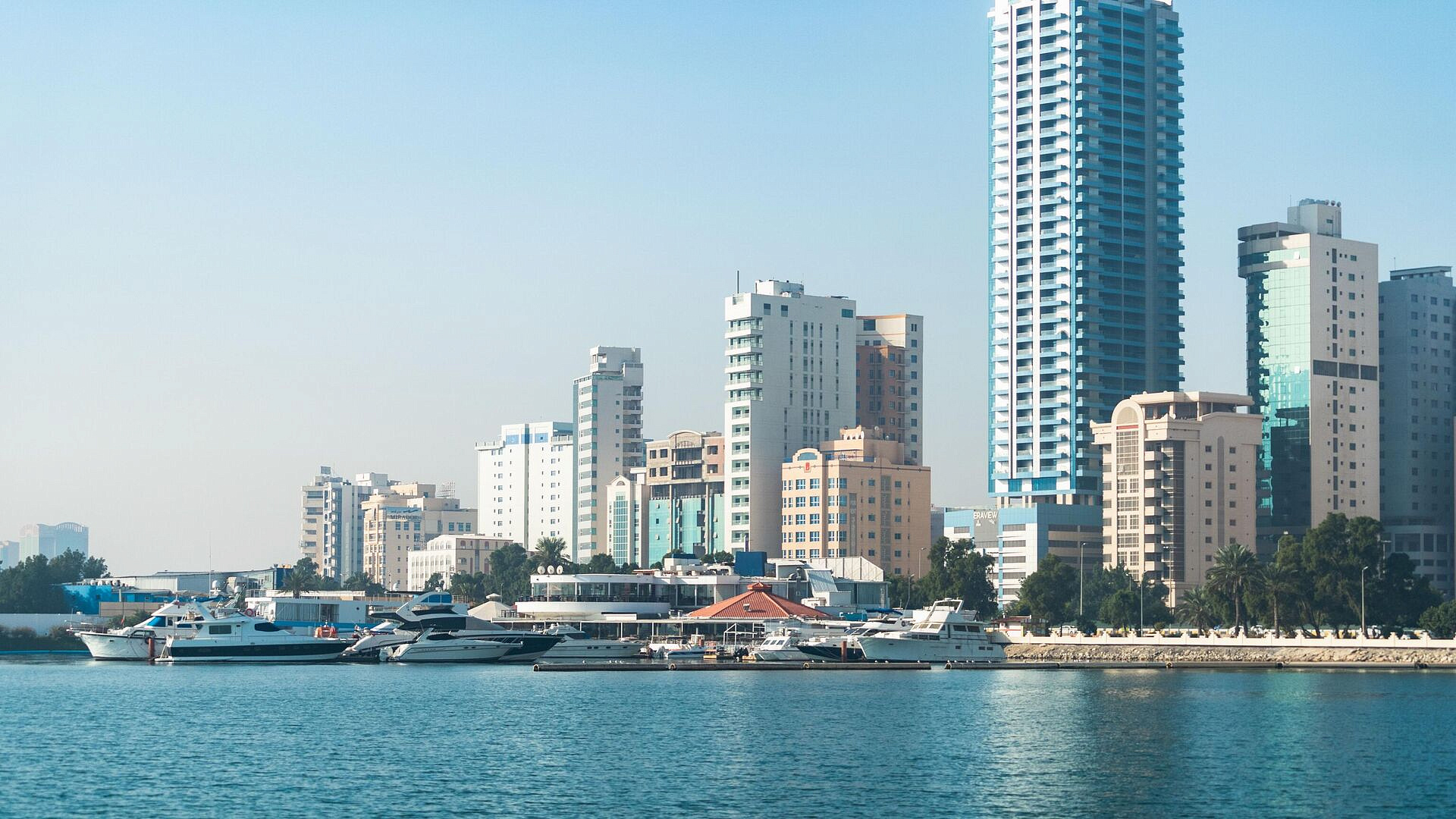 В Бахрейне из-за иранского удара по жилому дому погиб один человек