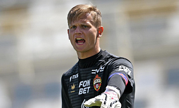 Система полива газона включилась во время матча "Крылья Советов" - ЦСКА