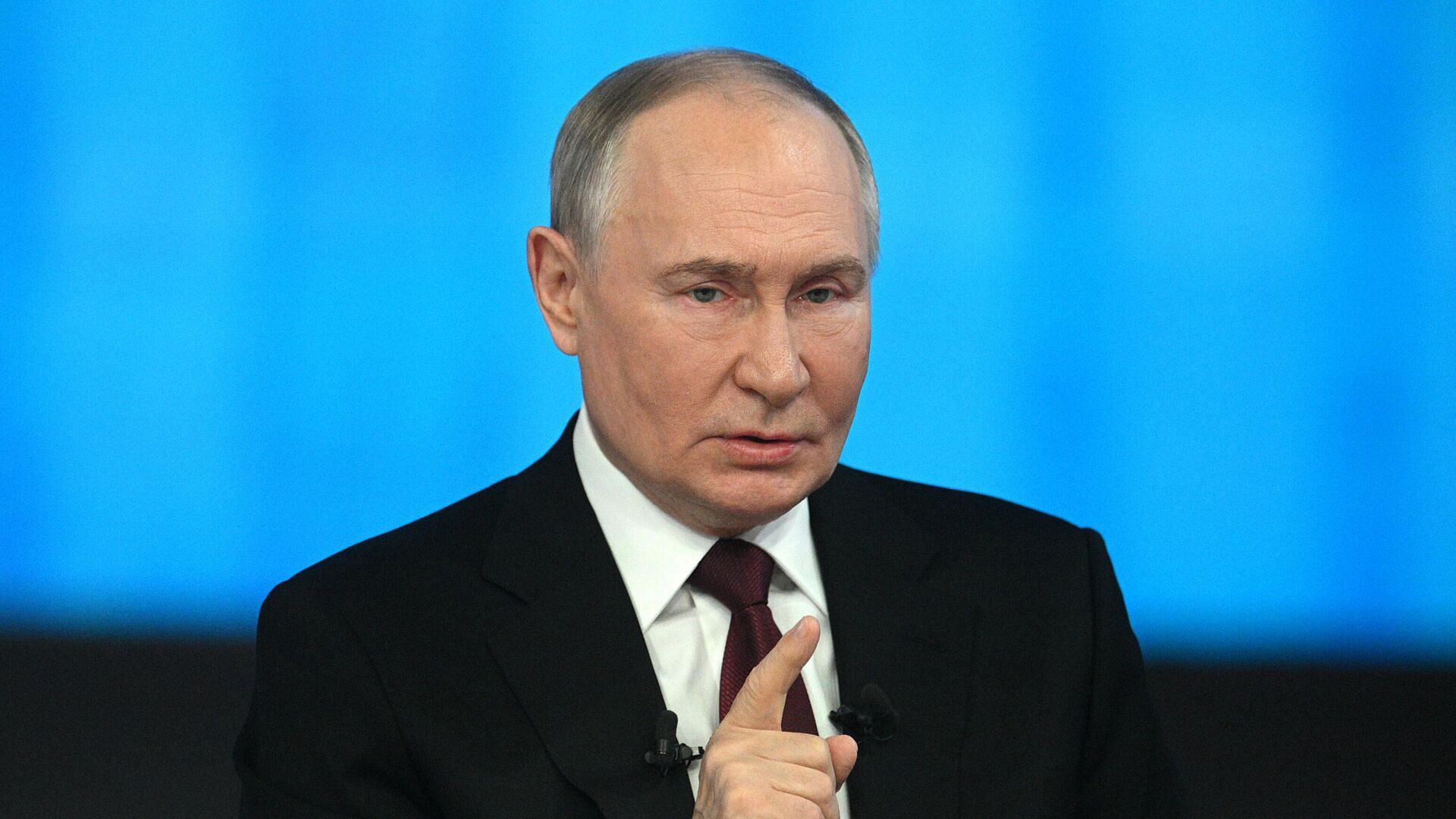 Путин поручил рассмотреть вопрос производства машин для многодетных семей