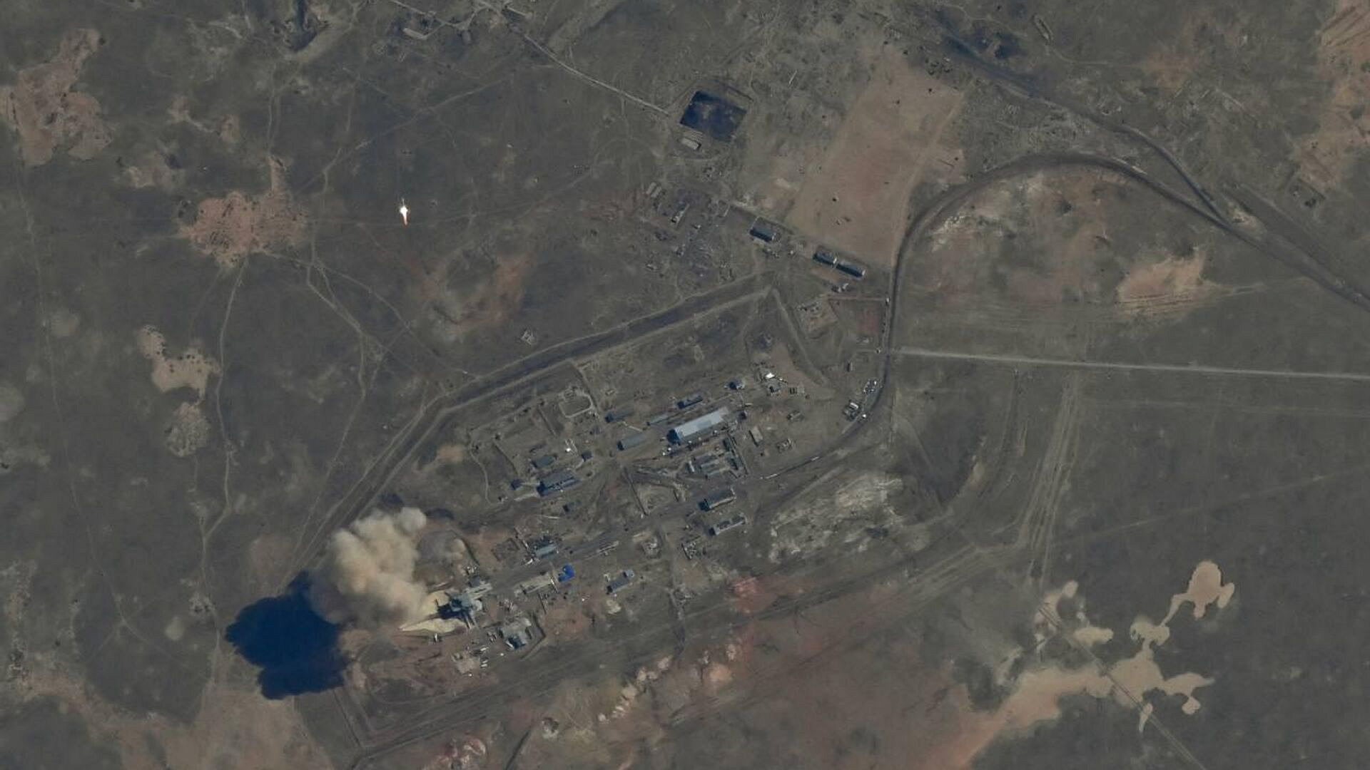 Российский космонавт сфотографировал с МКС пуск "Ракеты Победы" с Байконура Российский космонавт сфотографировал с МКС пуск "Ракеты Победы" с Байконура