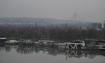 Виновники смерти Милошевича продолжают давить на Сербию, заявили в Скупщине