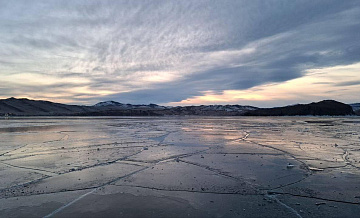 На Байкале подняли тело мужчины, попавшего под лед