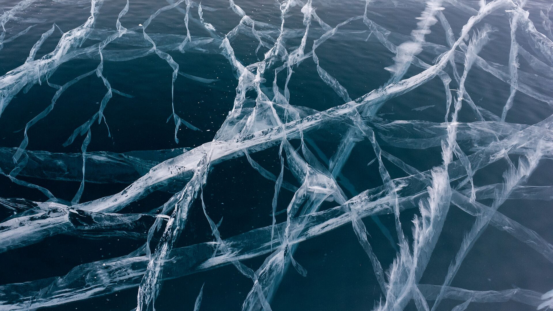 Онищенко рассказал, опасно ли лизать лед Байкала