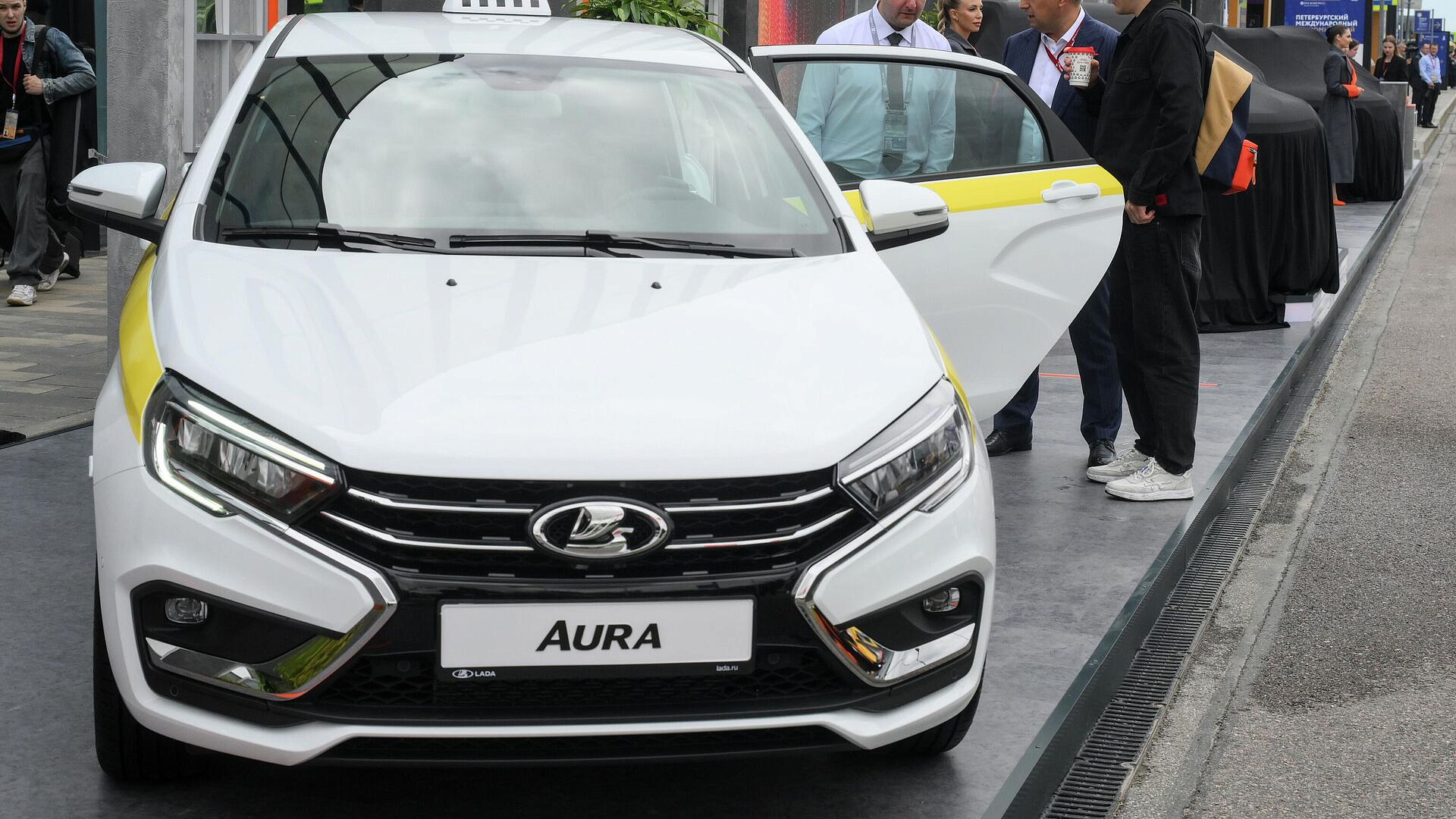 ""    Lada Aura  
