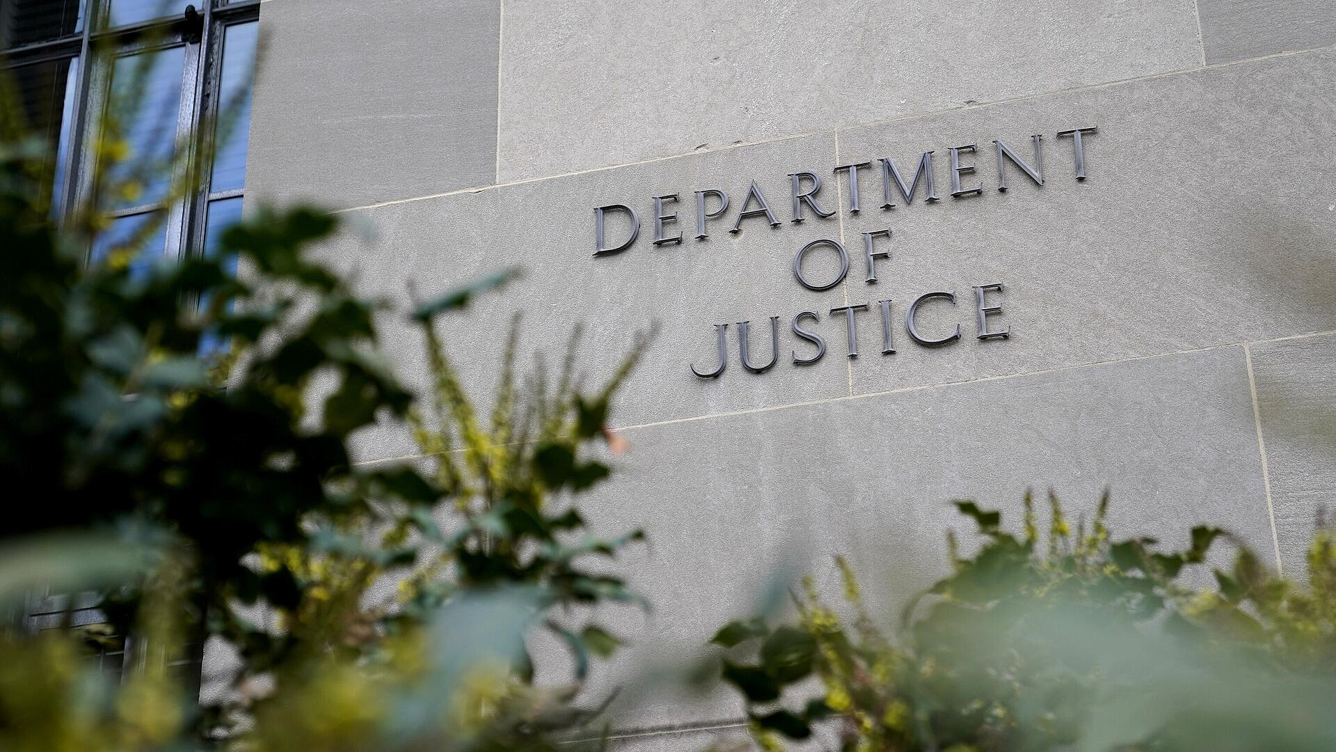СМИ: Минюст США начал расследование против обвинившей Трампа писательницы