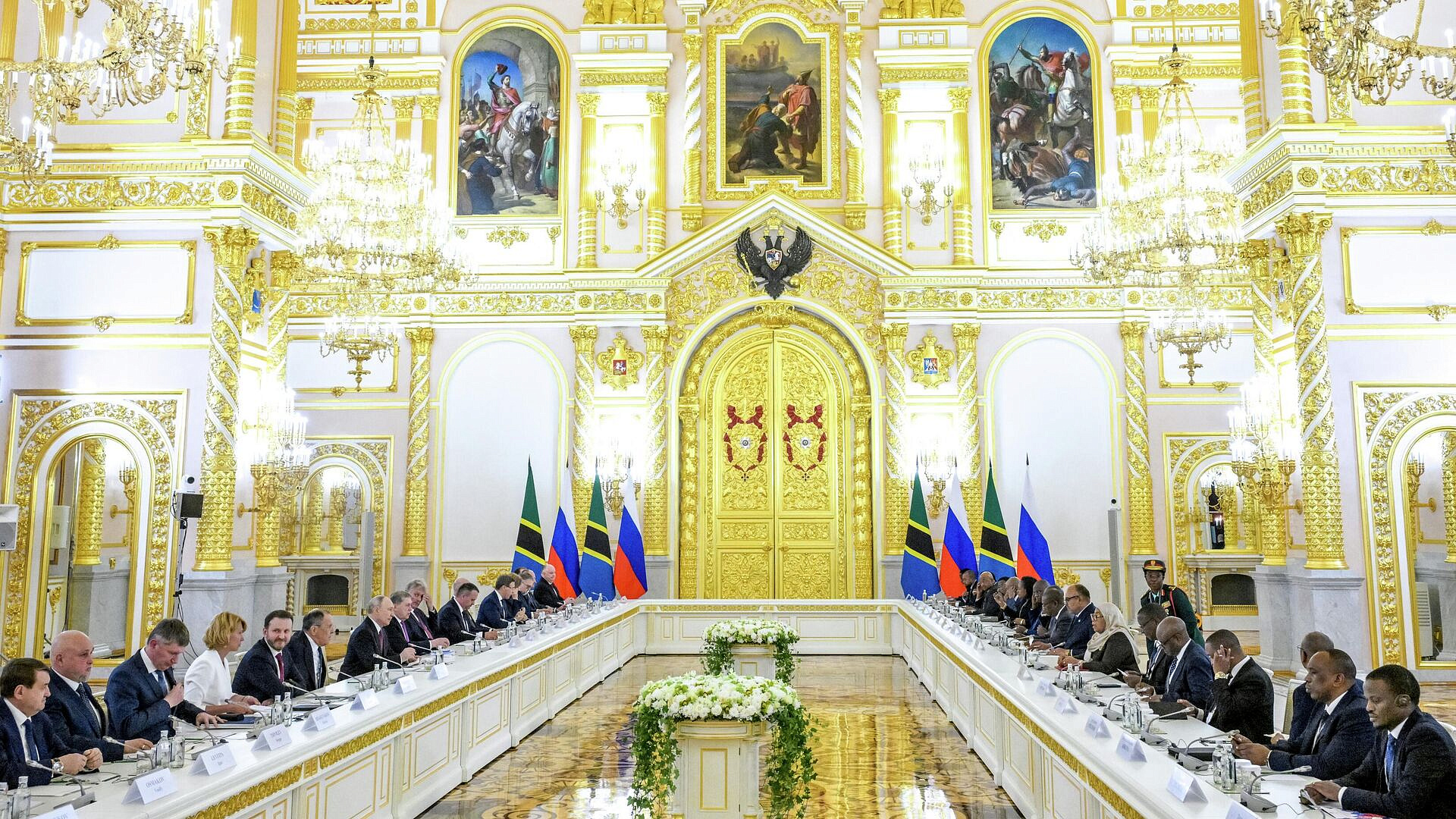 В Кремле завершились российско-танзанийские переговоры