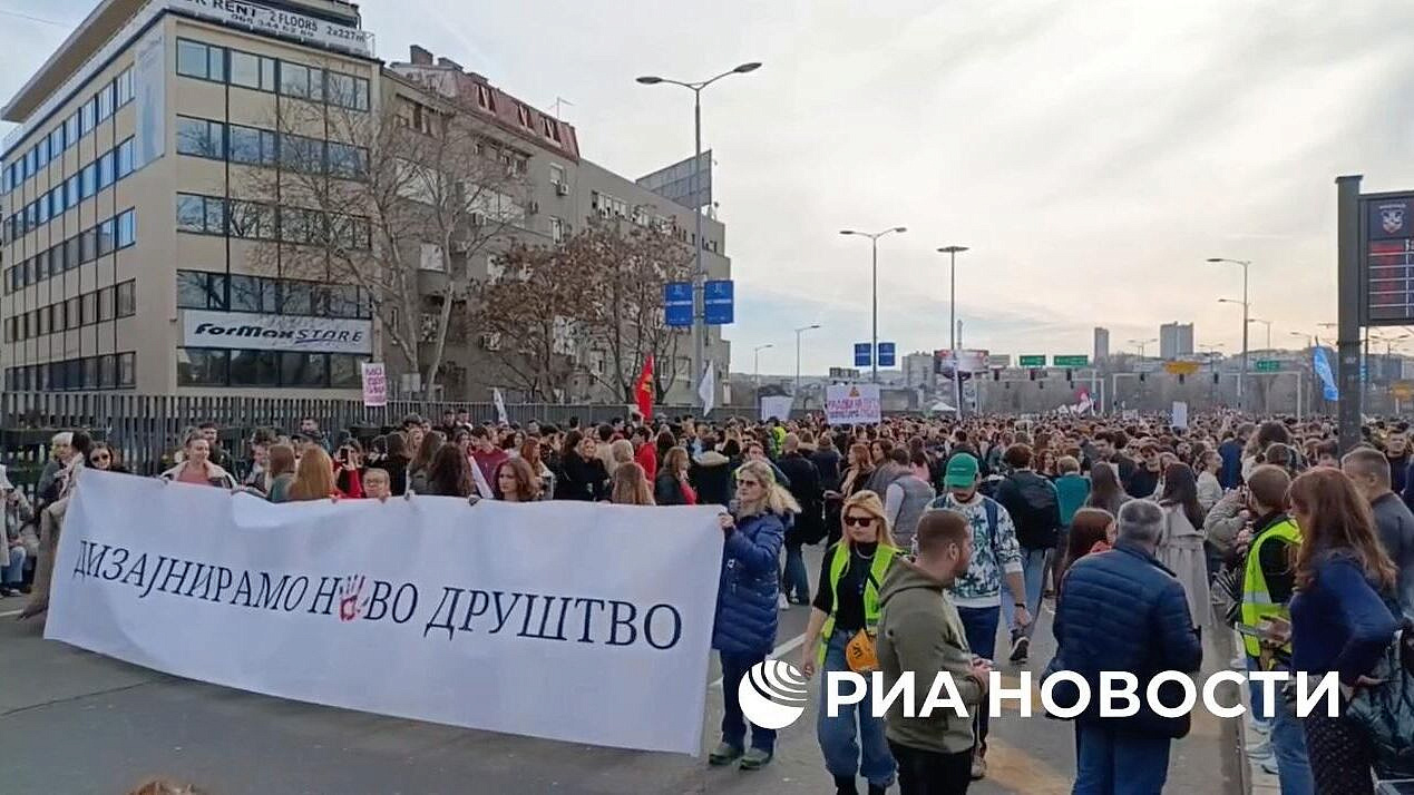 В Сербии протестующие заблокировали крупнейшую транспортную развязку В Сербии протестующие заблокировали крупнейшую транспортную развязку