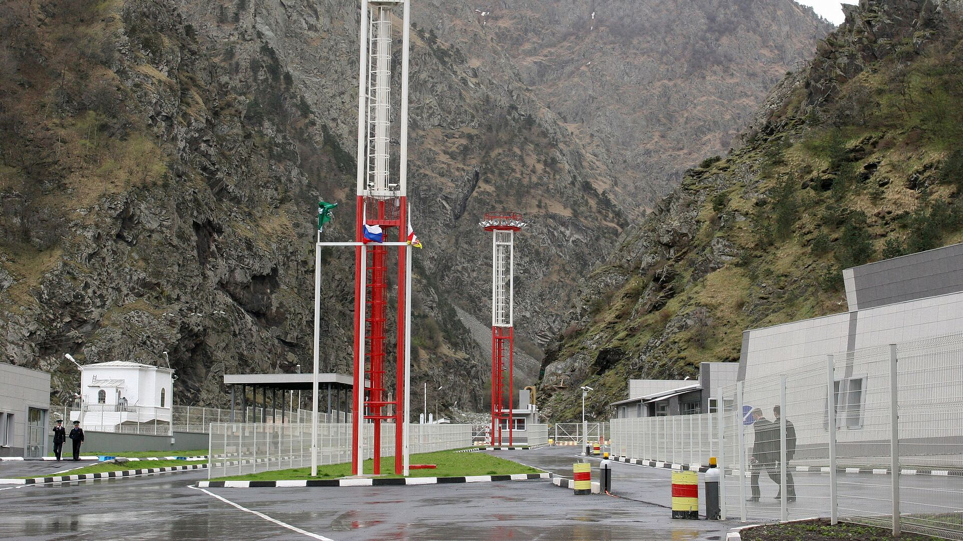 На границе России и Грузии открыли движение для всех видов транспорта