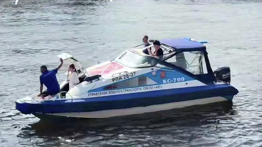 В Петербурге пытаются спасти кота на набережной Фонтанки