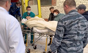 Супруга и дочь навестили губернатора Чибиса в больнице