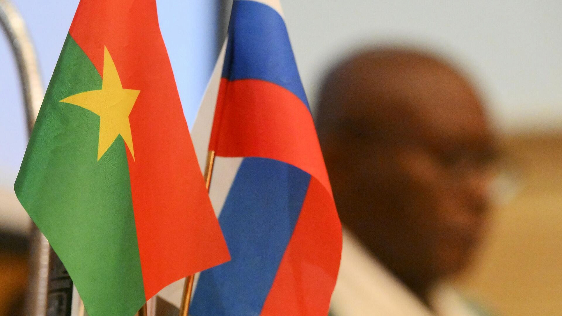 Лавров: Россия готова расширить присутствие российских СМИ в Буркина-Фасо