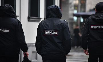 В Москве мужчина стеклянной бутылкой разбил лобовое стекло автобуса