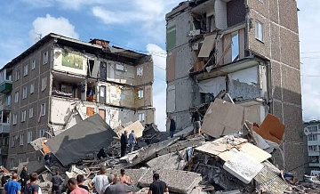 В доме в Нижнем Тагиле обрушились два подъезда, уточнило МЧС