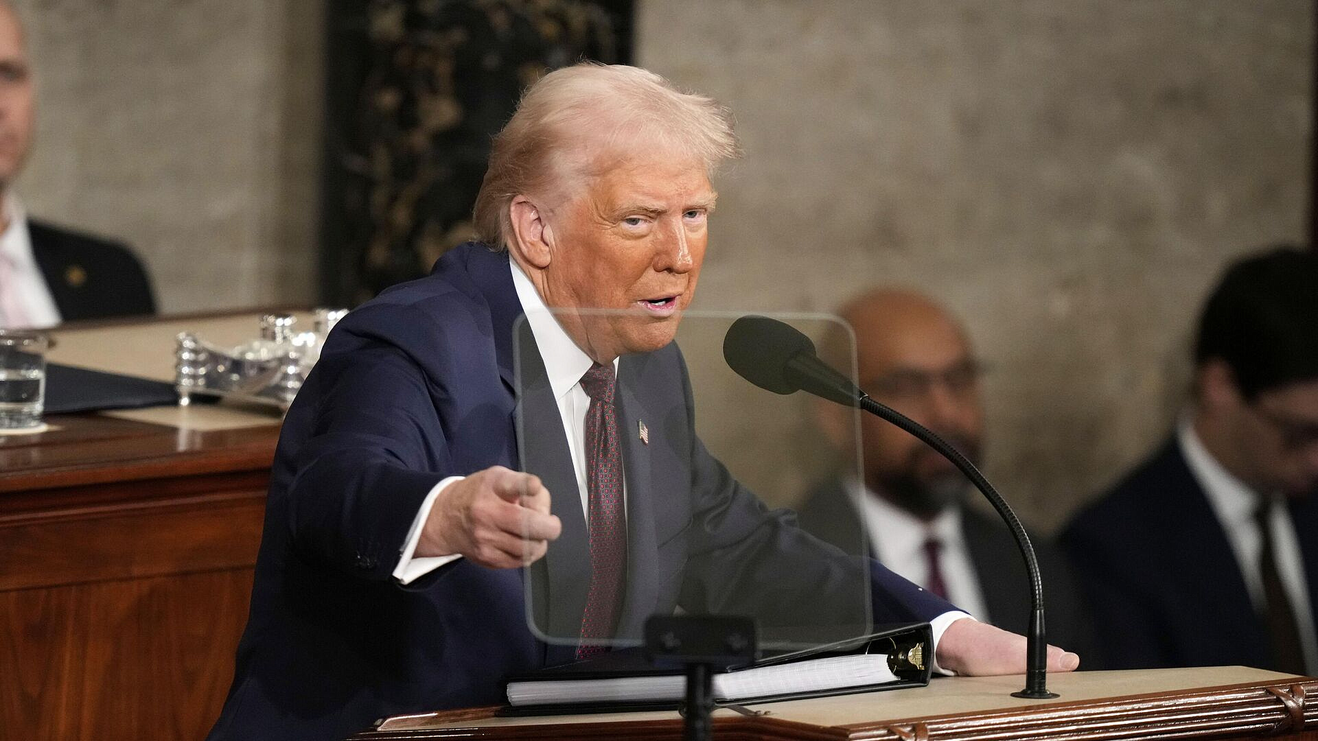 Трамп призвал остановить бессмысленный конфликт на Украине