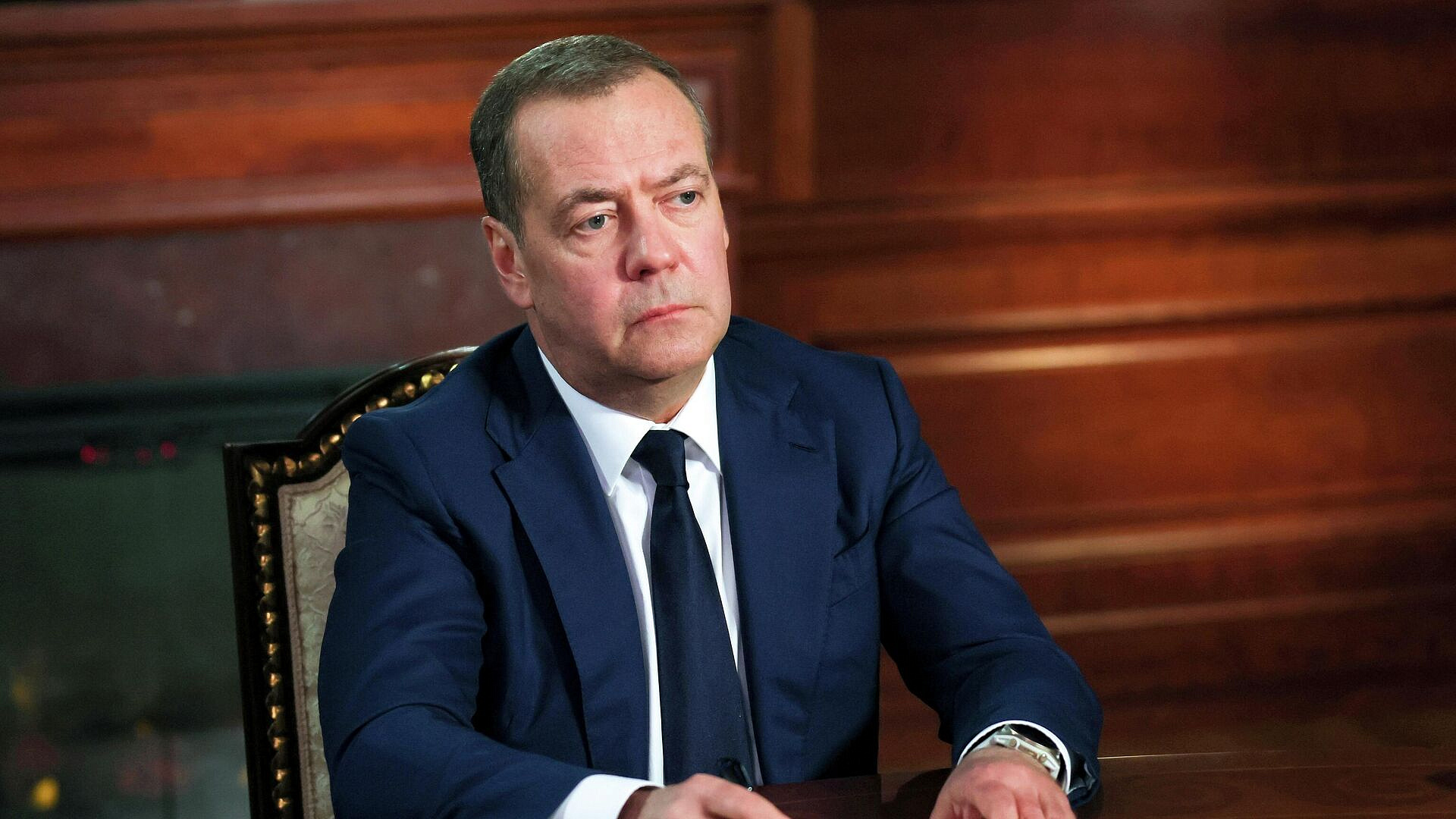 Медведев назвал День Победы главным государственным праздником в России