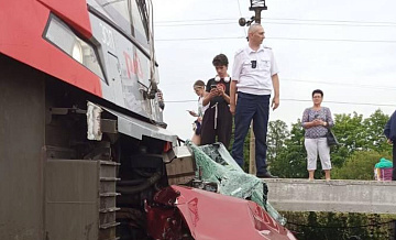 Пригородные поезда в Ленинградской области следуют с опозданием из-за ДТП