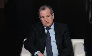Мишустин отметил вклад президента РАН в развитие электронной промышленности