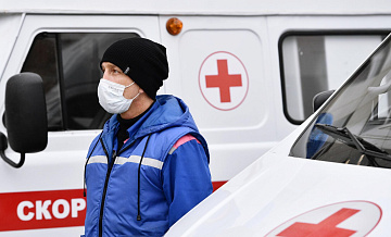 На Байкале внедорожник провалился под лед, погибла женщина