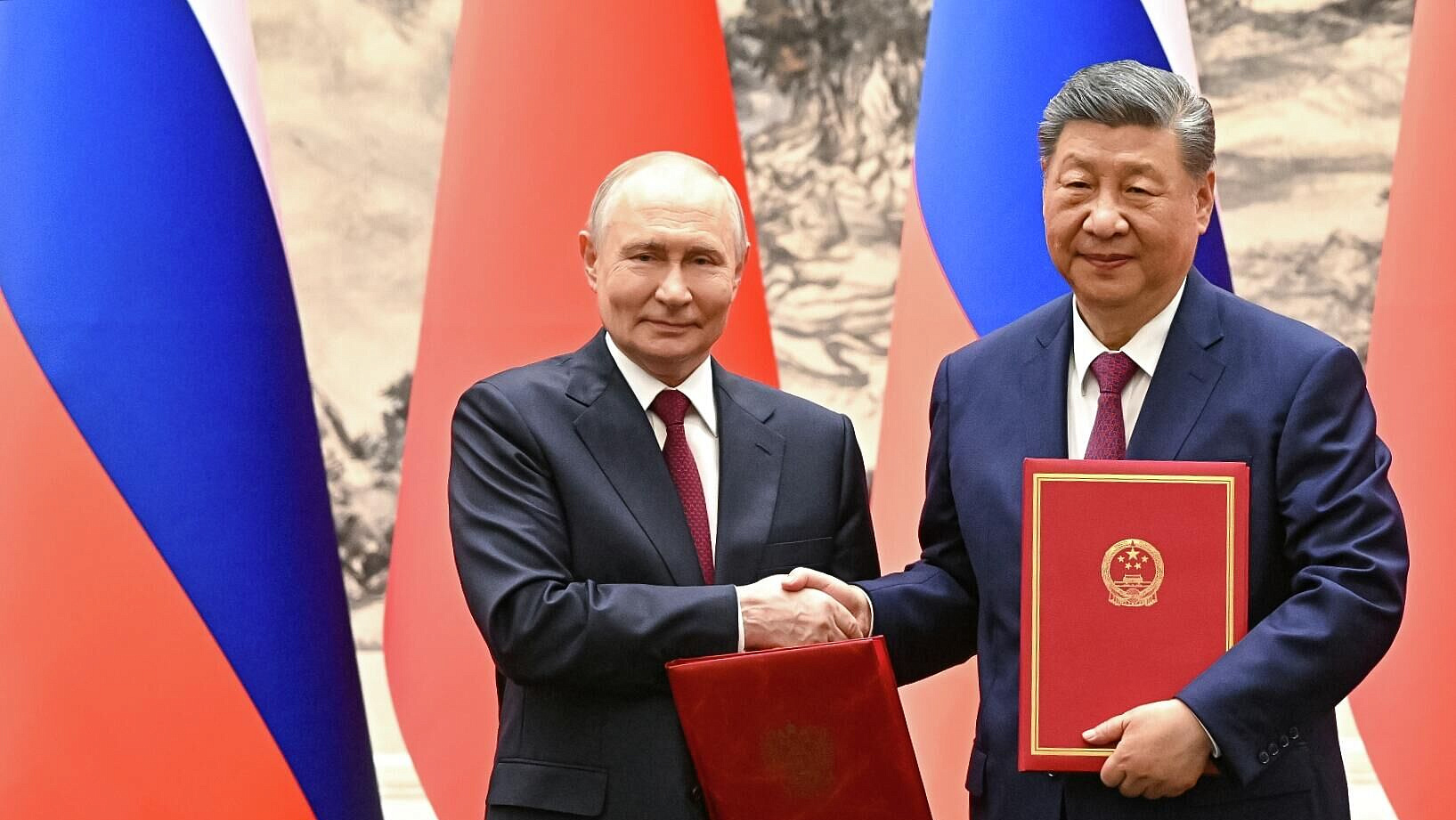 Россия и Китай развивают транспортно-логистические маршруты, заявил Путин