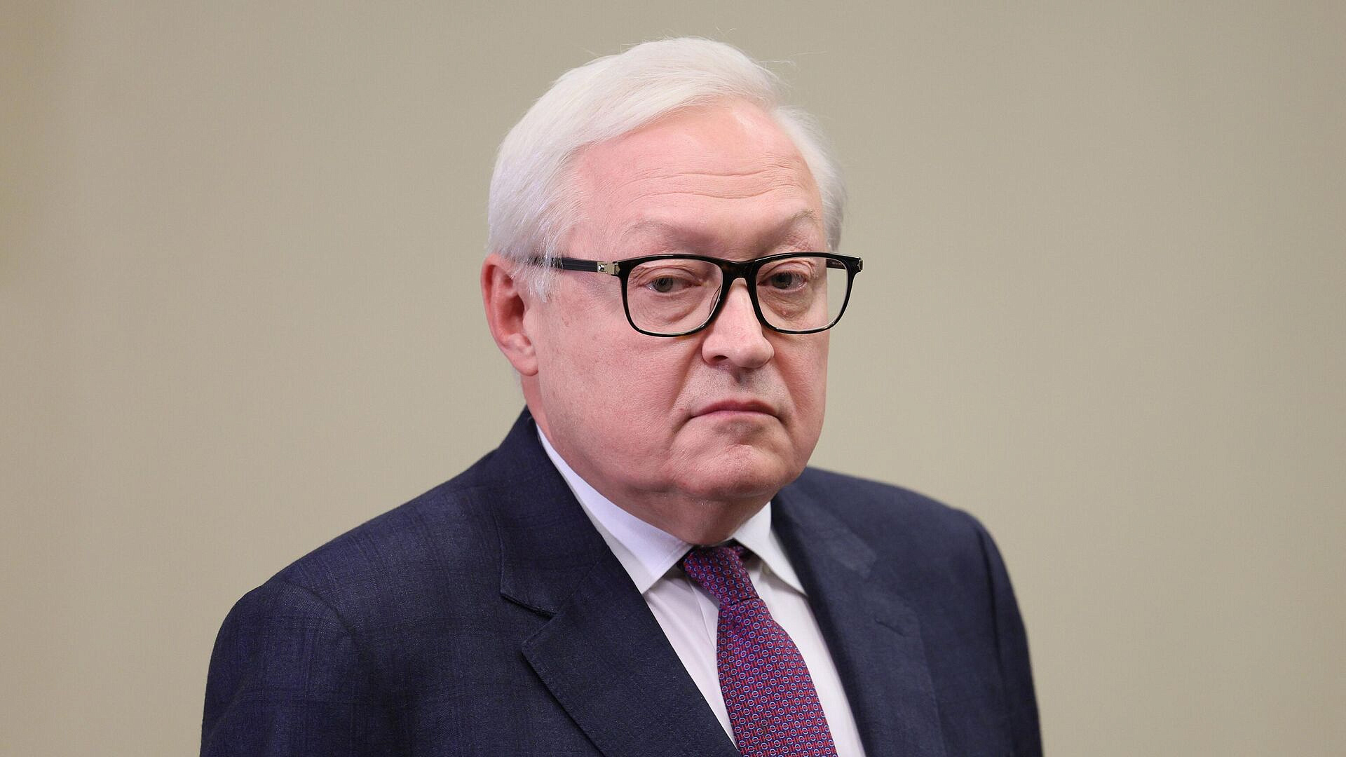 Россия готова вывезти обогащенный уран из Ирана, заявил Рябков