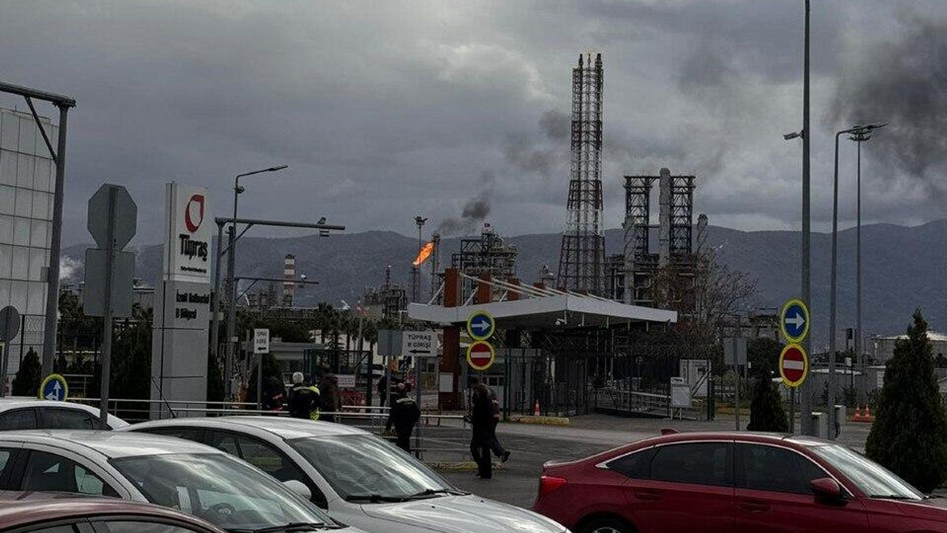 При пожаре на НПЗ в Турции пострадали 12 человек