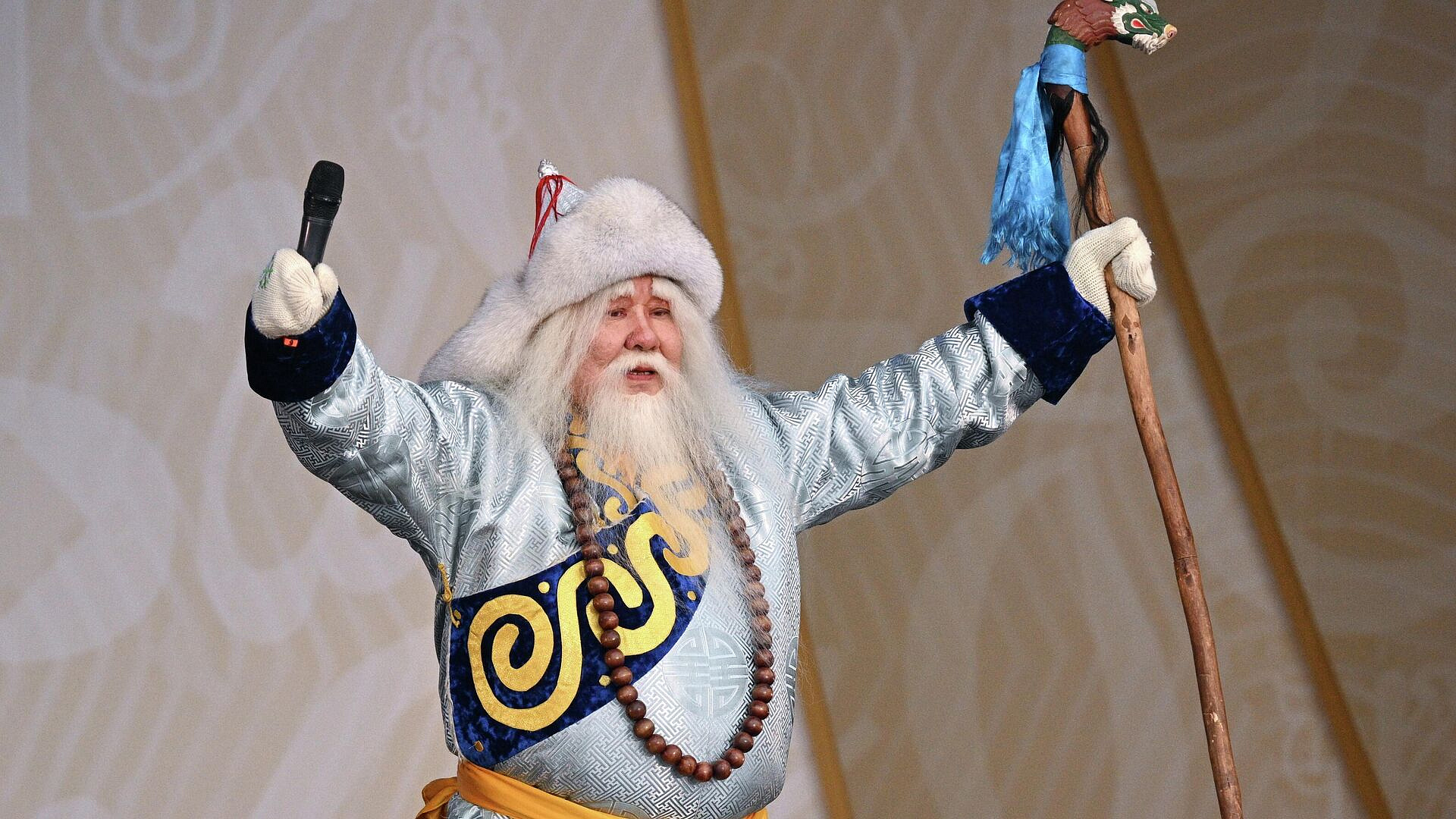 Бурятский Дед Мороз рассказал, к кому обращаться с просьбами о замужестве