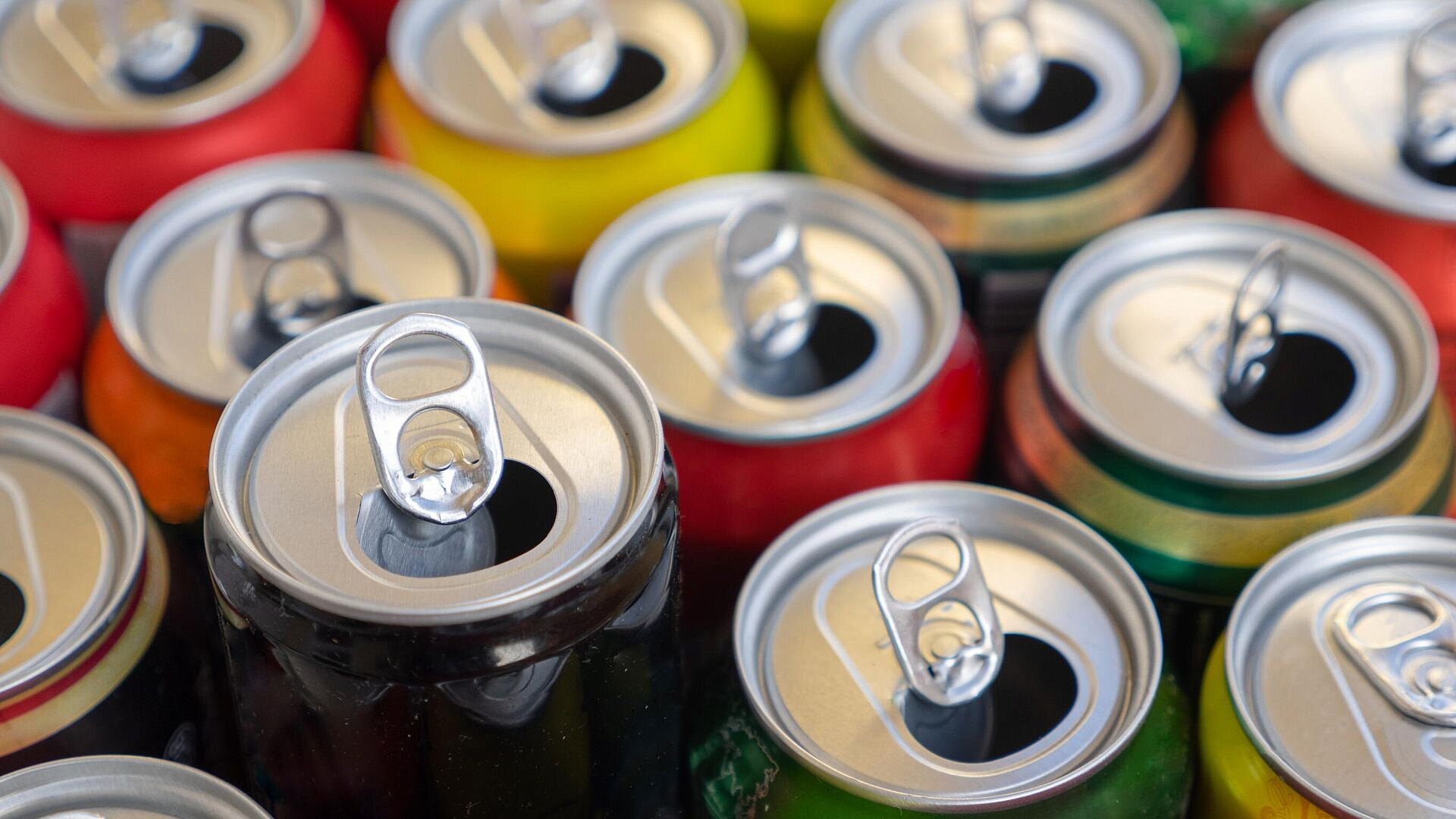 Путин подписал закон о запрете продажи несовершеннолетним энергетиков