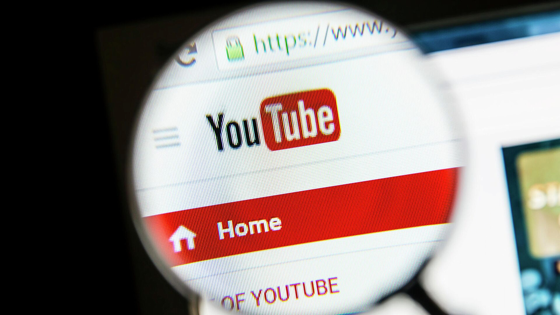 Эксперт назвал услуги по ускорению работы YouTube на "Авито" фейком