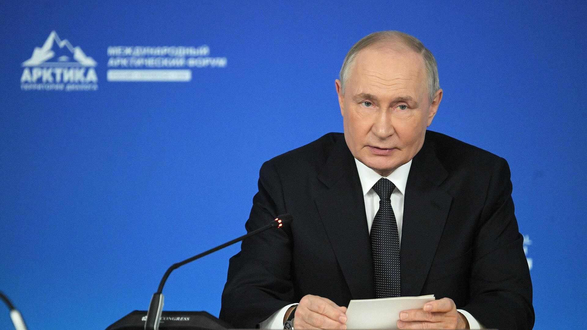 Россия не отказывалась от общения в "Арктическом совете", заявил Путин