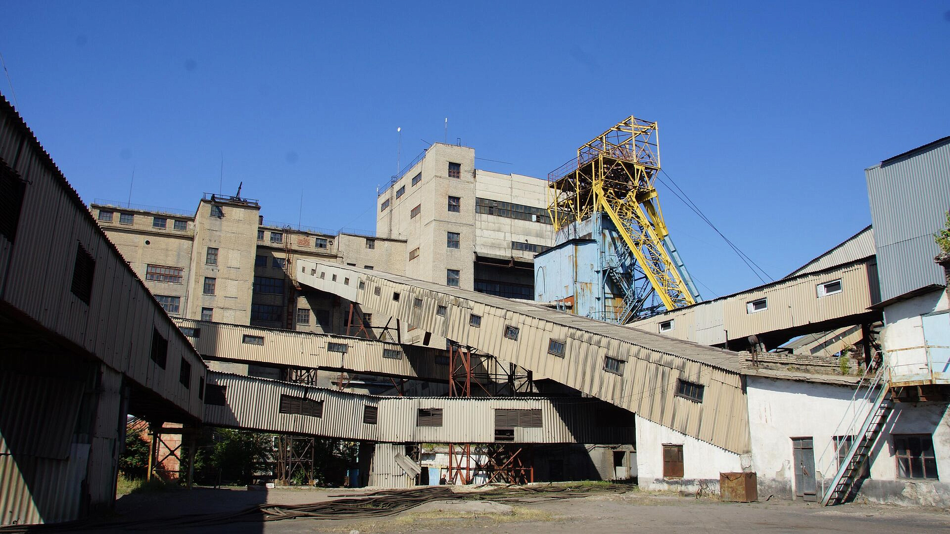 В ЛНР горняков шахты, атакованной ВСУ, удалось поднять на безопасную высоту