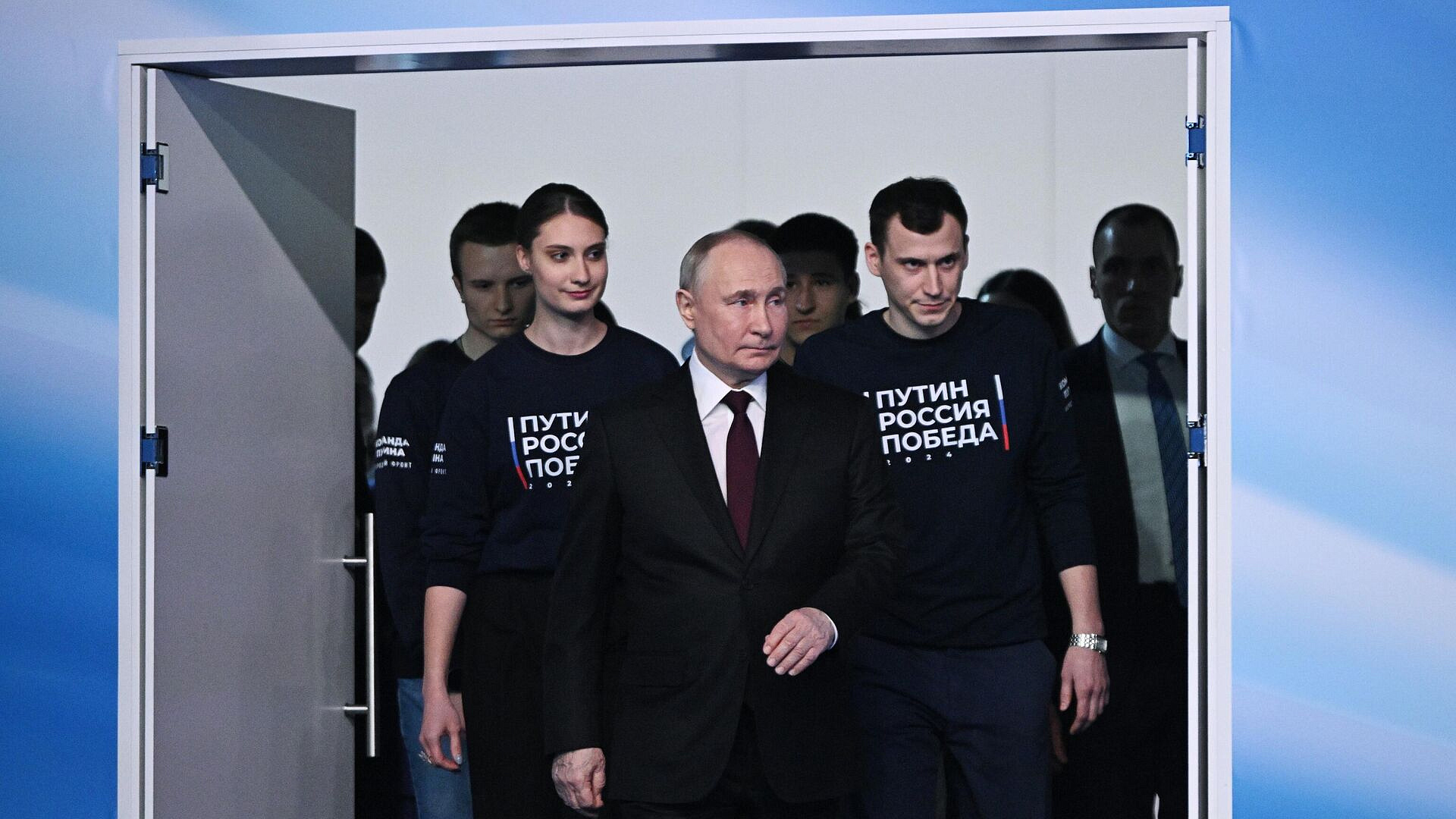 Путин поблагодарил сопредседателей избирательного штаба за работу