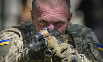 В Запорожье военный ВСУ подорвал гранату возле многоквартирного дома