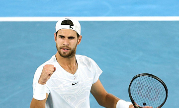 Хачанов вышел в четвертьфинал турнира в Дохе