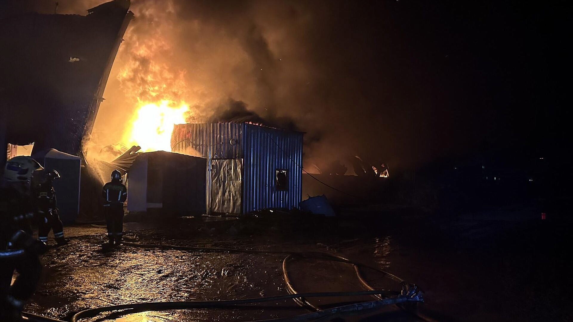 Пожар на складе в подмосковной Сходне ликвидировали