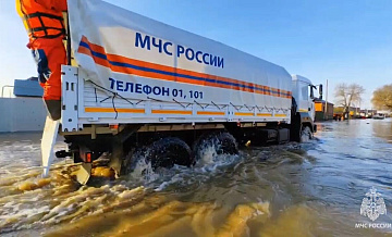 В Орске сообщили о нарушении целостности дамбы в поселке Лесоторговый