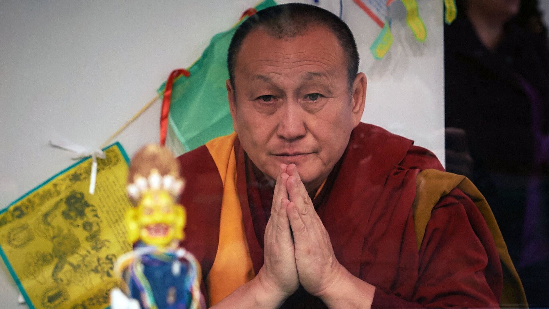 Путин поздравил главу буддийской сангхи России с наступлением Белого месяца