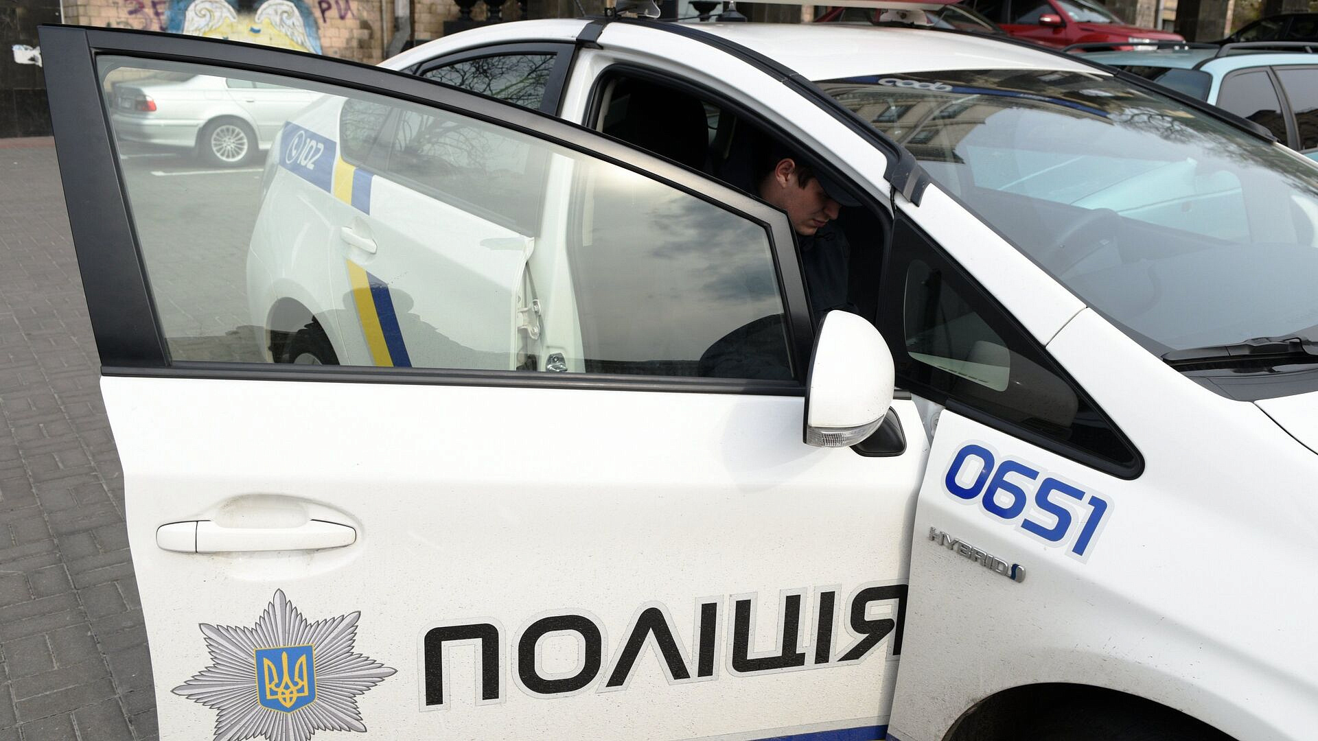 В Киеве женщина устроила стрельбу во дворе жилого дома