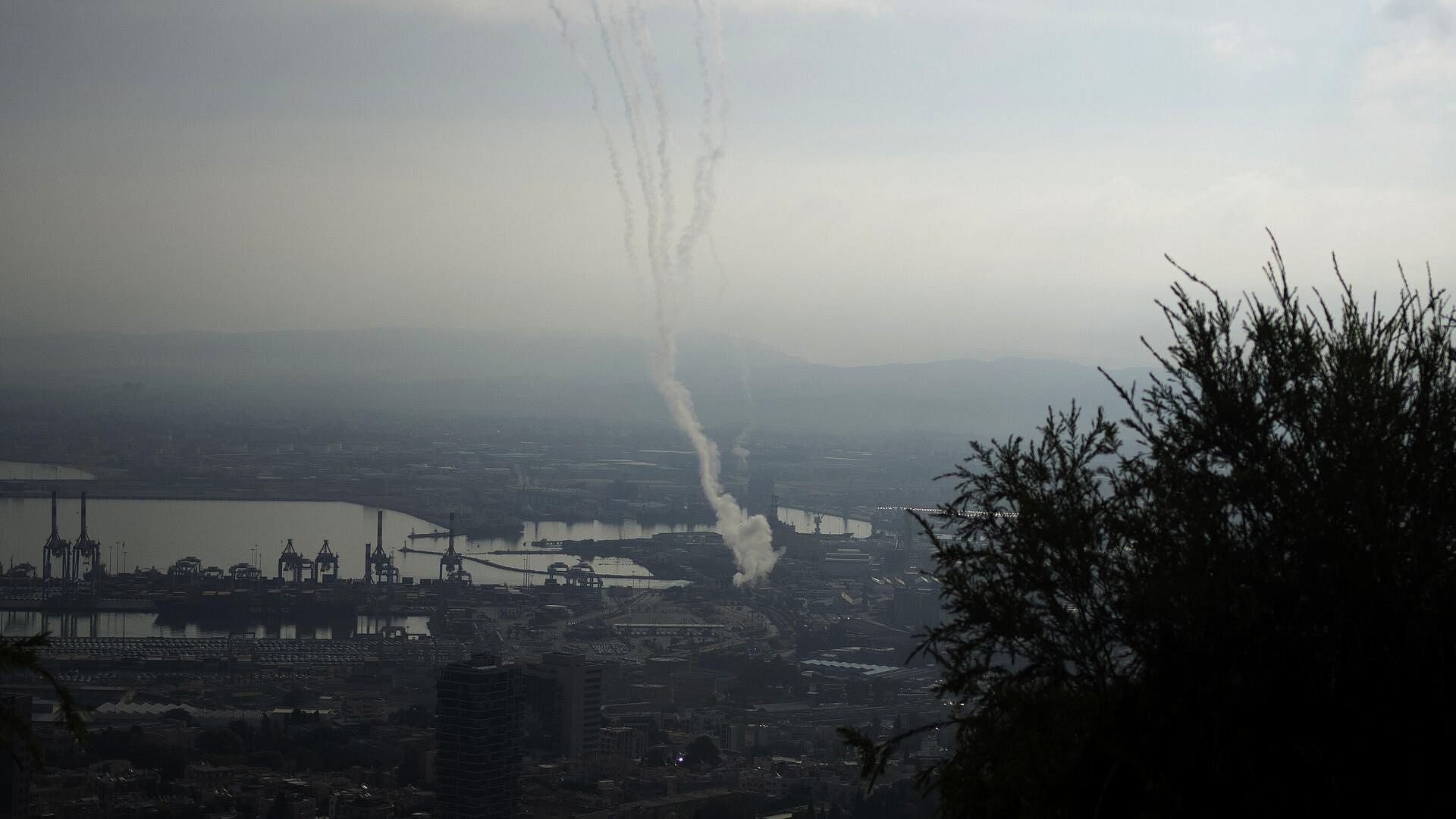 "Хезболла" нанесла ракетный удар по базе в Хайфе