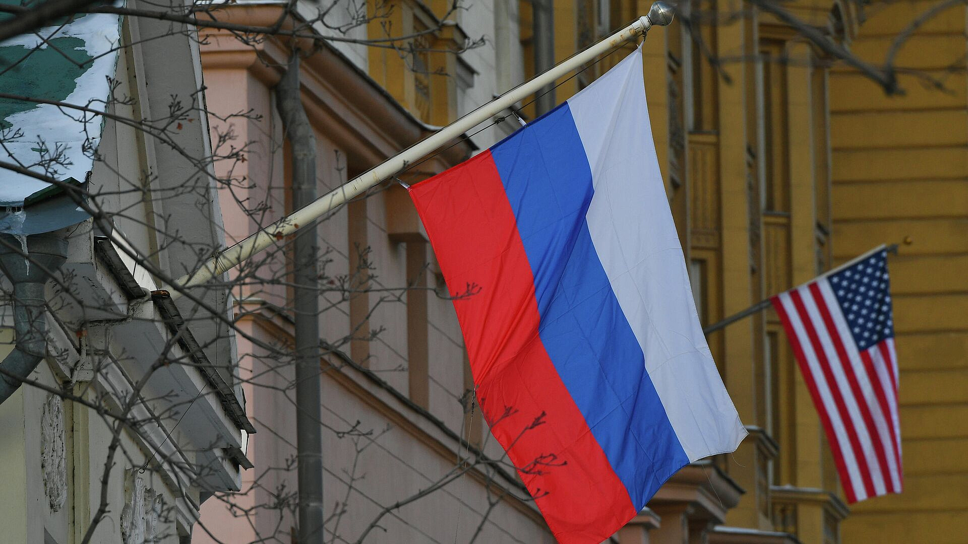 Россия продолжает работу с США по выстраиванию отношений, заявил Песков Россия продолжает работу с США по выстраиванию отношений, заявил Песков