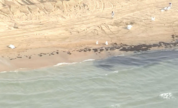 В Керченском проливе обнаружили пятно нефтепродуктов