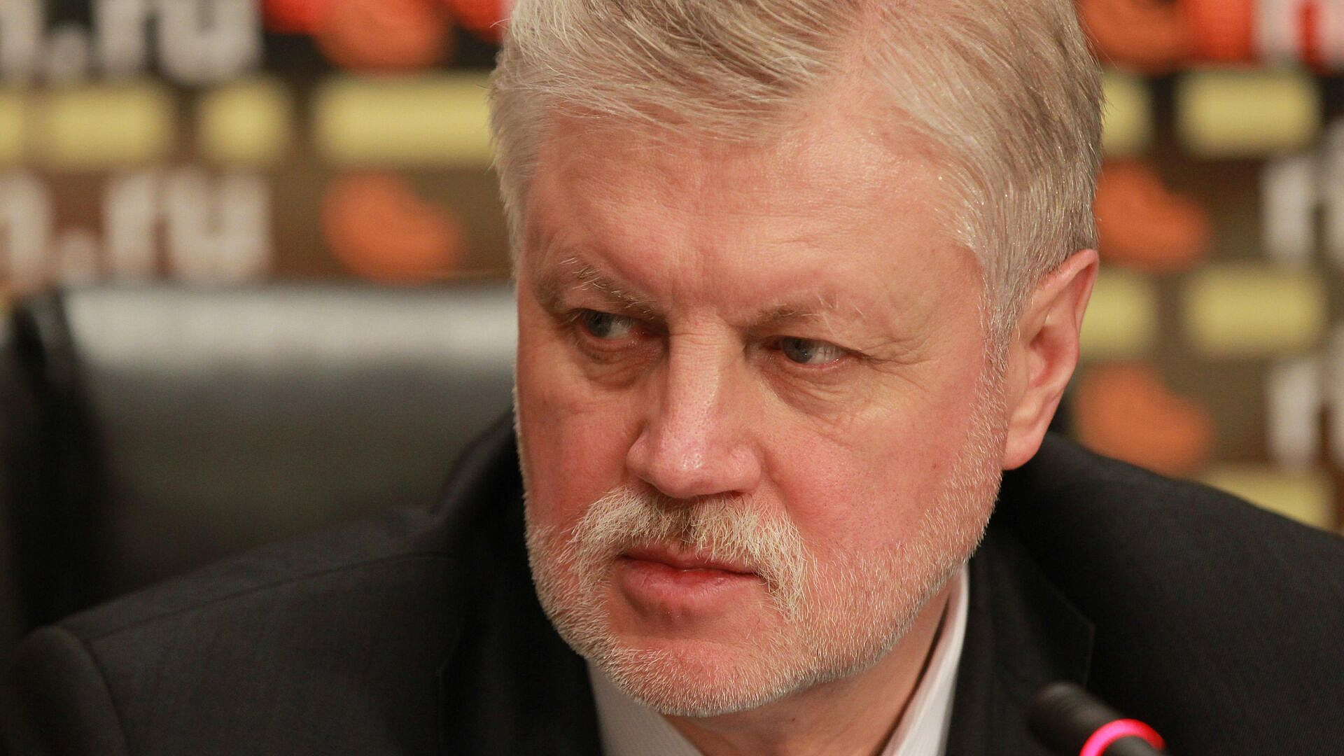 Миронов призвал детально расследовать сбой в работе банков