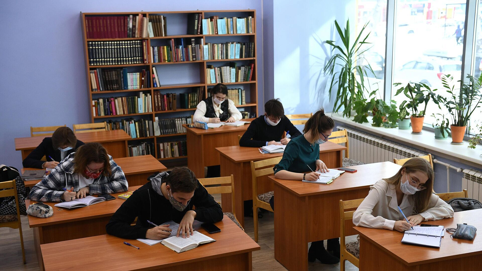 Треть выпускников колледжей продолжают учебу, заявили в Минпросвещения Треть выпускников колледжей продолжают учебу, заявили в Минпросвещения