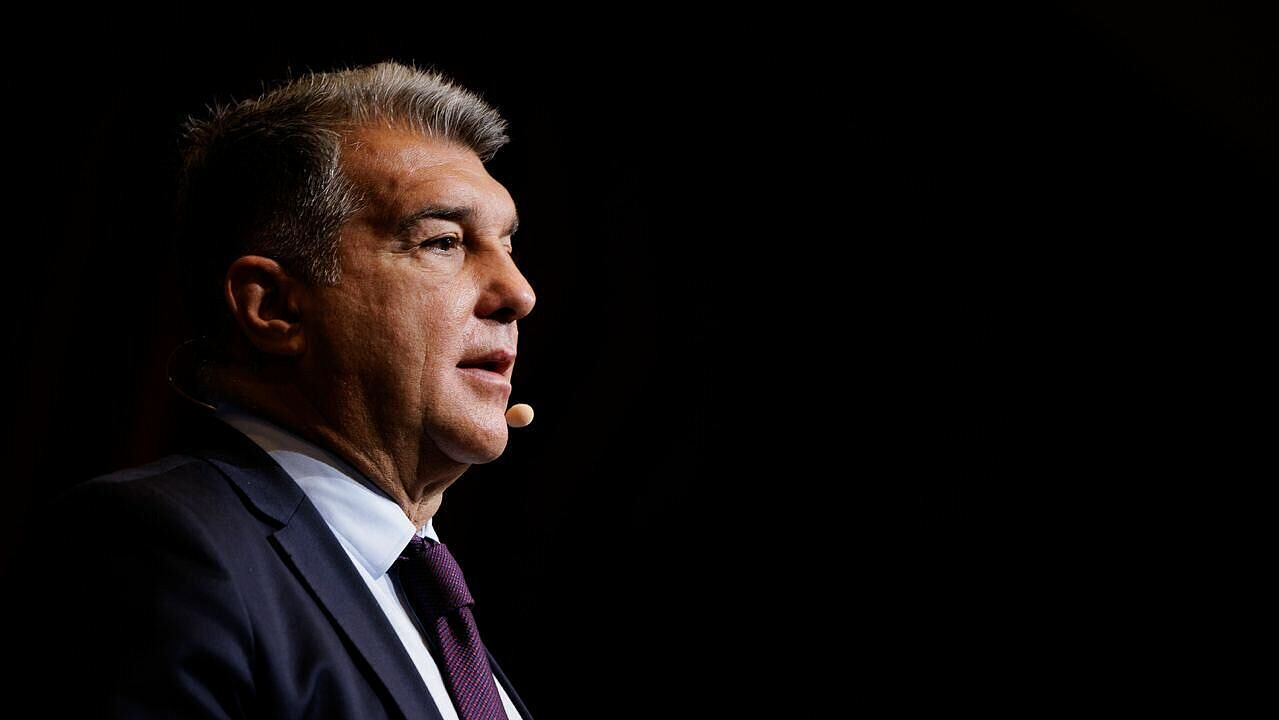 Президент "Барселоны" и часть совета директоров ушли в отставку